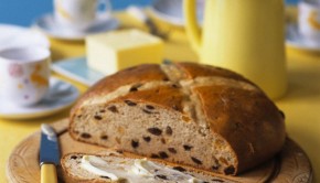 Raisin bread (UK)